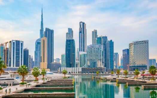 Business Bay ou Downtown Dubaï : comparez les prix, la rentabilité locative, l’emplacement et les avantages de chaque quartier pour investir à Dubaï.